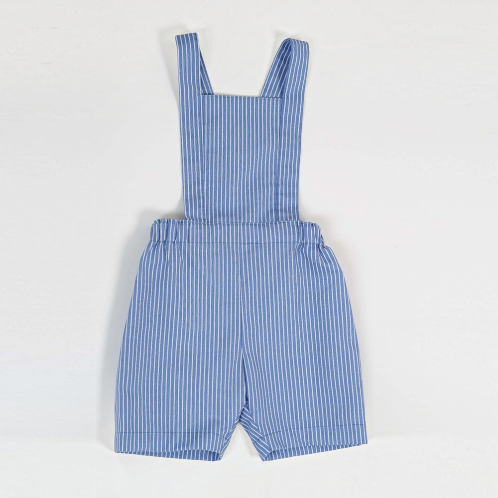 Schnittmuster Kleinkind Latzhose MAX PDF 2 in 1 in blau gestreift, ideal für Babys und Kleinkinder, bequem und stilvoll.