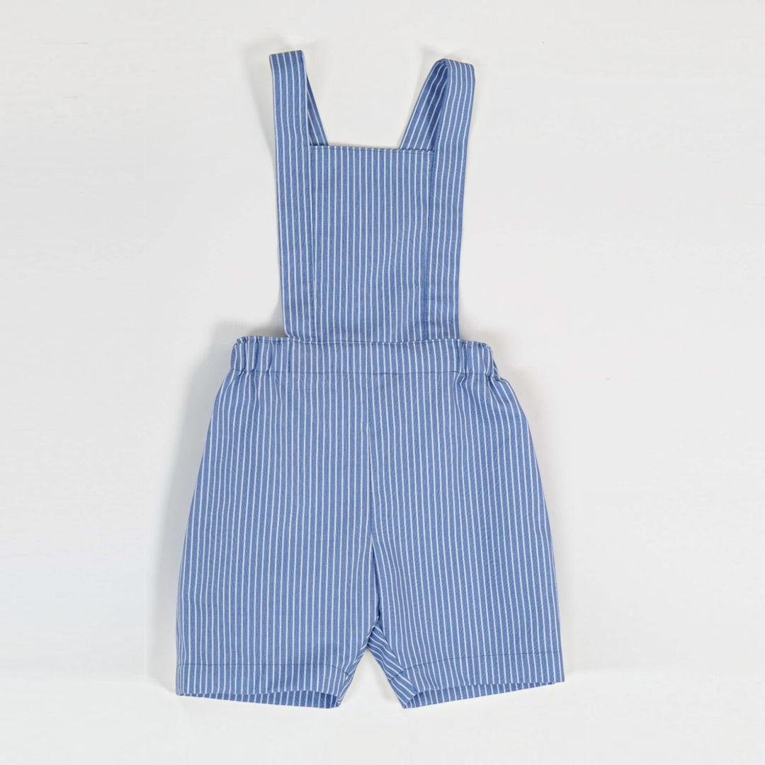 Schnittmuster Kleinkind Latzhose MAX PDF 2 in 1 in blau gestreift, ideal für Babys und Kleinkinder, bequem und stilvoll.