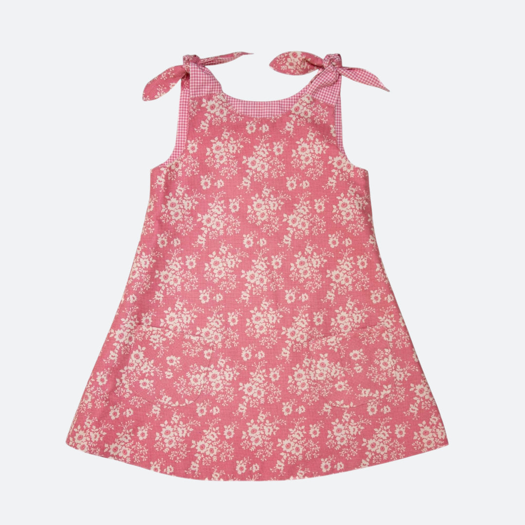 Trägerkleid PDF Schnittmuster ANTONIA – 3-in-1 Mädchenkleid 74/80–146/152 in rosa mit Blumenmuster und Schleifen