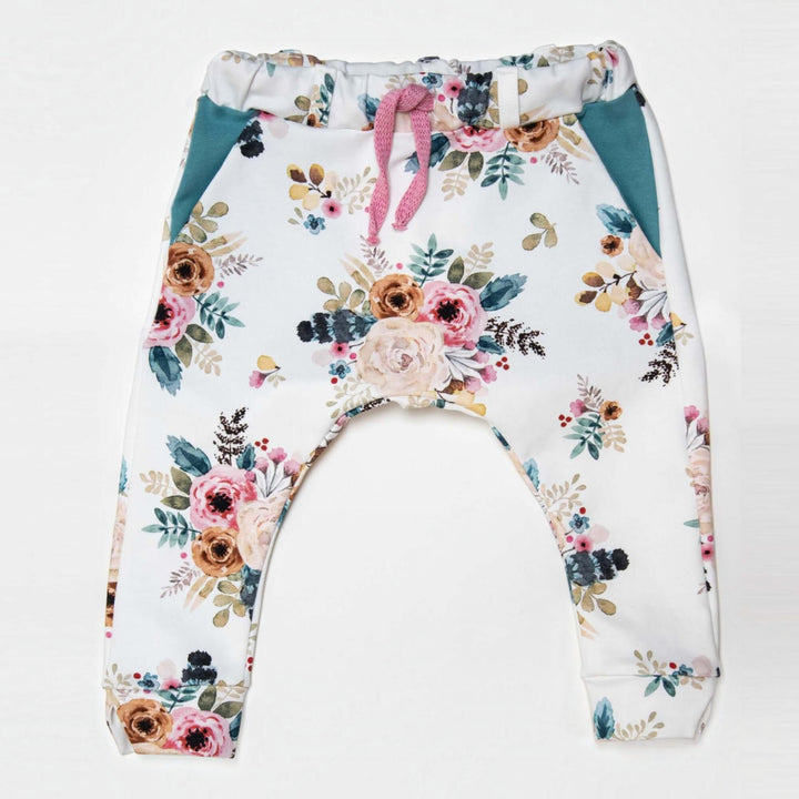 Haremshose PDF Schnittmuster DADO – Baggy Kinderhose mit Taschen 92/98–140/146 farbenfrohe Kinderhose mit Blumenmuster