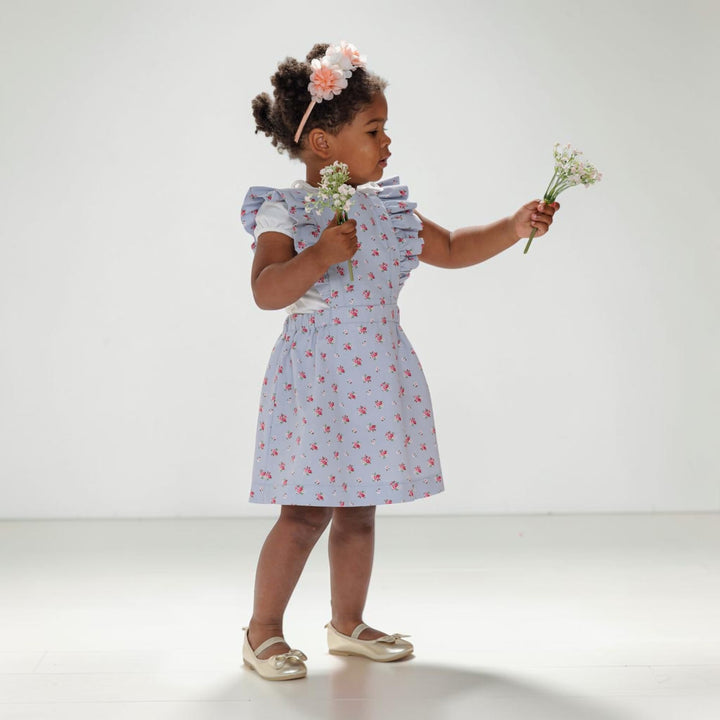 Latzkleid PDF Schnittmuster LIVIA – Rüschenkleid mit Trägern 68/74–116/122, kurzes Kleid für Mädchen mit Rüschen und Blumen.