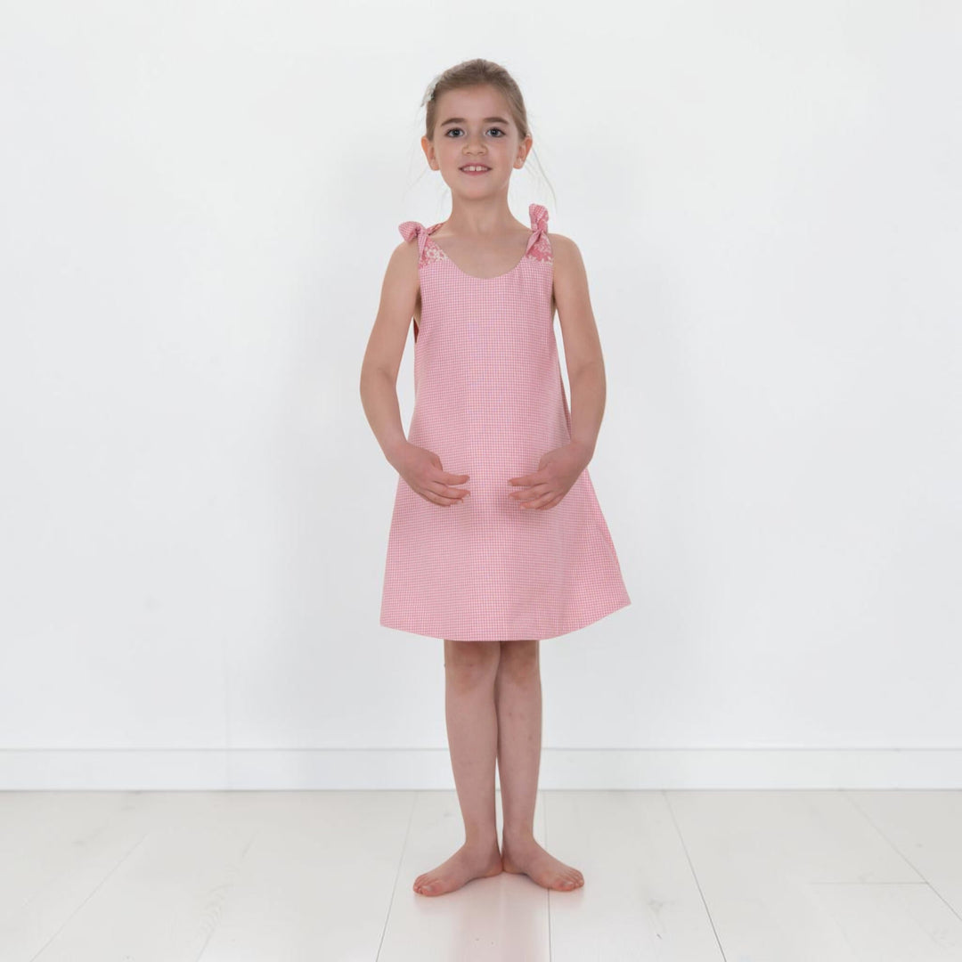 Trägerkleid PDF Schnittmuster ANTONIA – 3-in-1 Mädchenkleid 74/80–146/152, rosa Trägerkleid für Mädchen.
