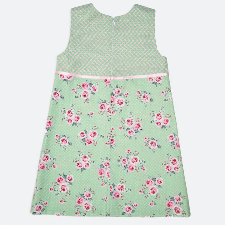 Mädchenkleid PDF Schnittmuster GEMMA – A-Linie mit Reißverschluss 92/98–152/158, ärmelloses Sommerkleid mit Blumenmuster.