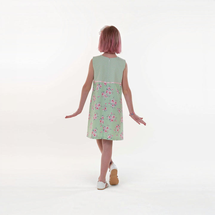 Mädchenkleid PDF Schnittmuster GEMMA – A-Linie mit Reißverschluss 92/98–152/158, ärmelloses Kleid in grün mit Blumen