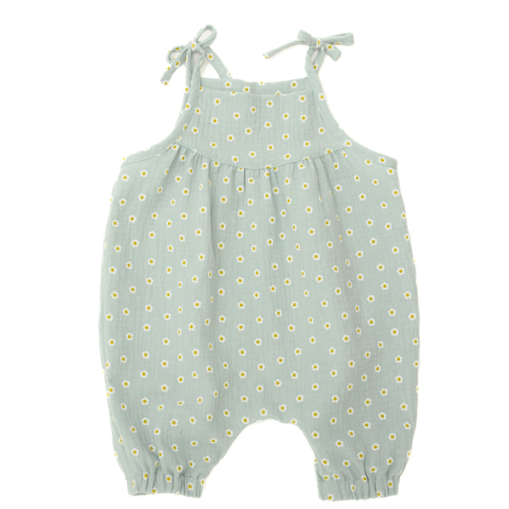 Schnittmuster Baby Mädchen Jumpsuit NELE – Kleinkind Sommer-Overall in hellblau mit Blumenmuster und Trägern.