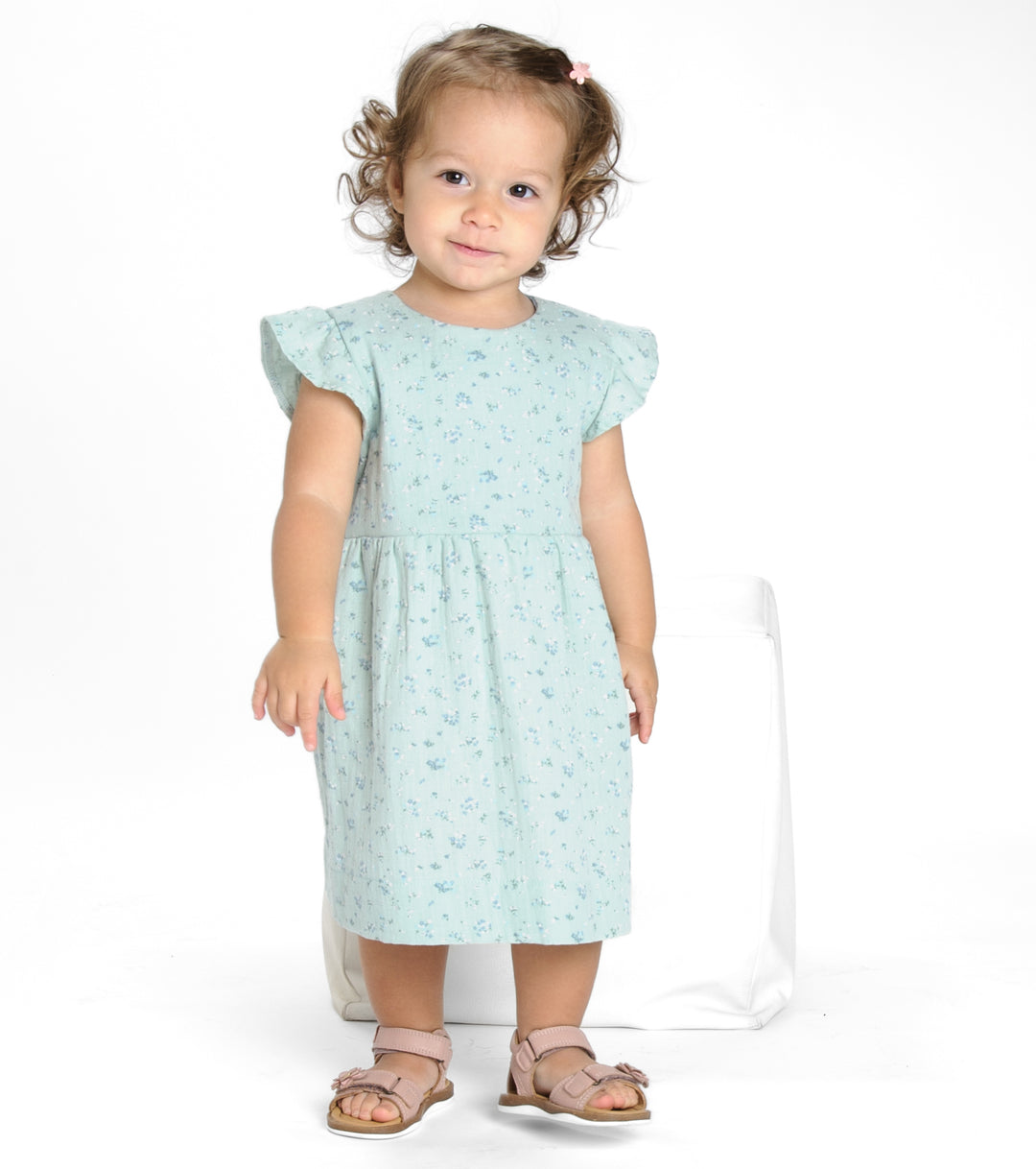 Schnittmuster Mädchenkleid ELLA – Retro Kleid mit Volants für kleine Mädchen in hellem Blau.