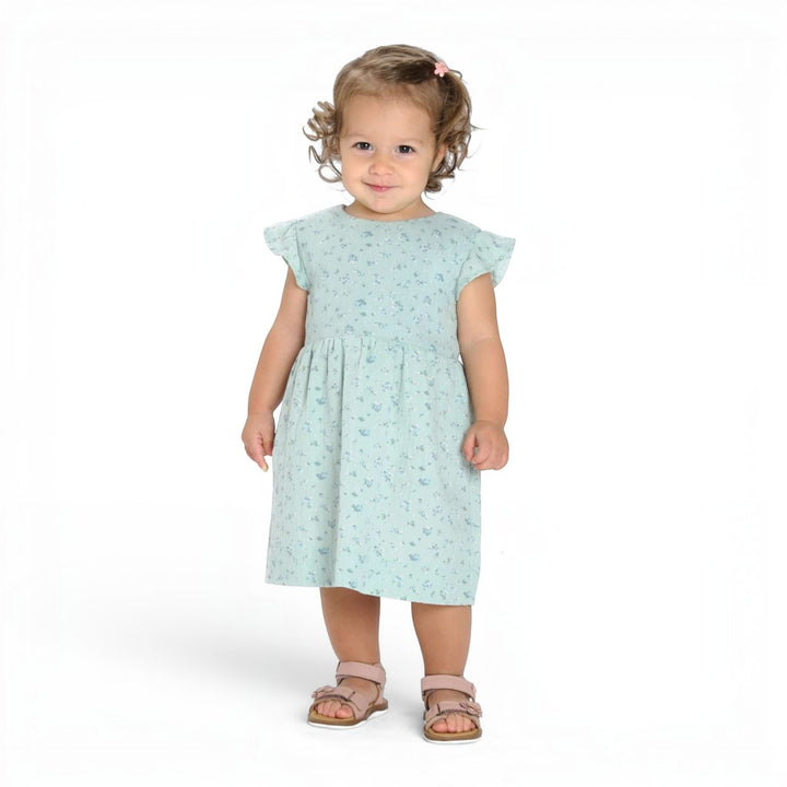 Schnittmuster Retro Kleid für Mädchen ELLA PDF, Mädchen in grünen Kleid mit Flügelärmel.