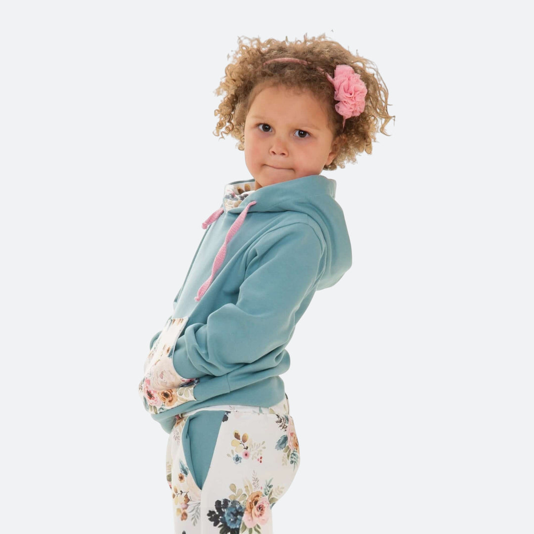 Kinder Hoodie PDF Schnittmuster FLY – 2-in-1 mit Kapuze & Kragen 80/86–140/146, Mädchen in Kapuzenhoodie