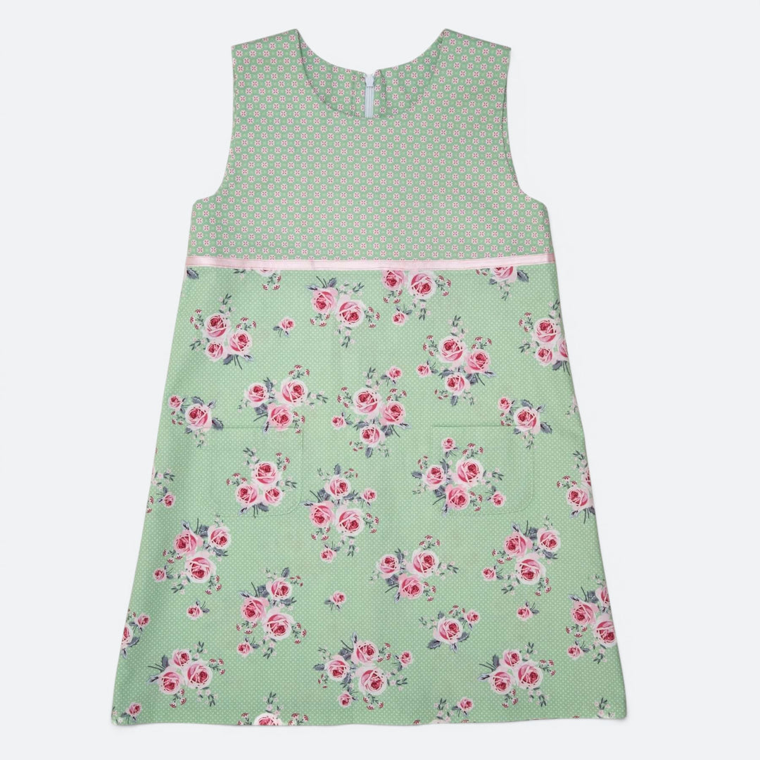 Mädchenkleid PDF Schnittmuster GEMMA – A-Linie mit Reißverschluss 92/98–152/158, ärmelloses Sommerkleid mit Blumenmuster.