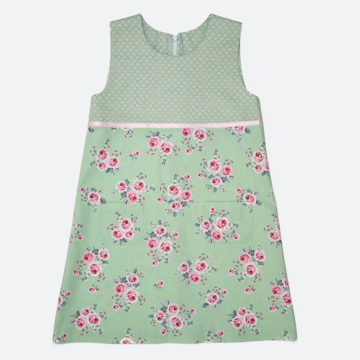 Mädchenkleid PDF Schnittmuster GEMMA – A-Linie mit Reißverschluss 92/98–152/158, ärmelloses Sommerkleid mit Blumenmuster.