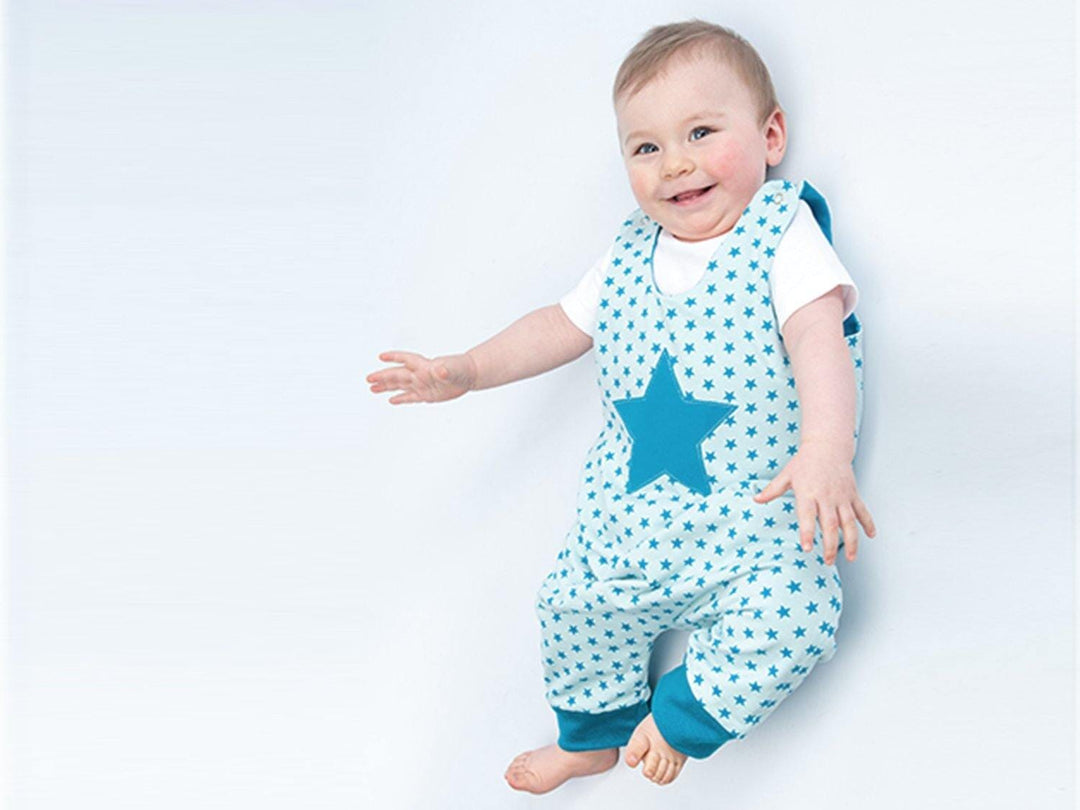 Baby Nähmuster Digitaler Download Neugeborenen Cardigan Strampler Set Bärenmütze Design Komplettes Schnittmuster Set Mehrere Größenoptionen Herz Stern Details PDF Format Sofortiger Zugriff DIY Baby Kleidung Anleitung Perfektes Handgemachtes Geschenk Unverzichtbar