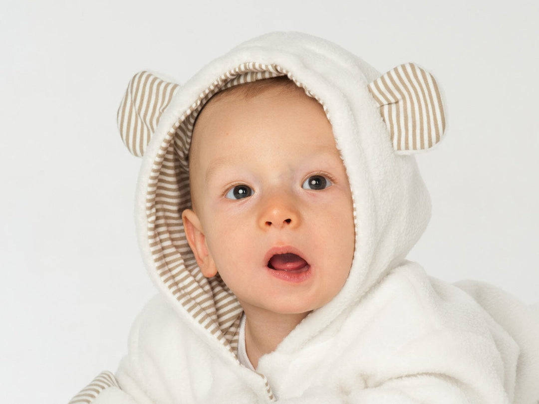 Schnittmuster Baby Jumpsuit CASSIA – süßes Baby im Hoodie Strampler mit Ohren