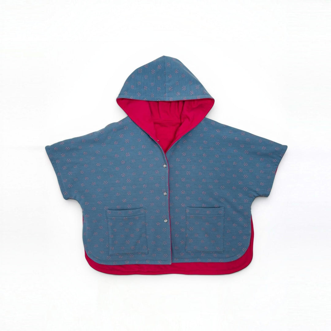 Schnittmuster Set PAULA DADO Poncho mit Kapuze in Blau und Rot, ideal für Kinder, digitales PDF-Schnittmuster.