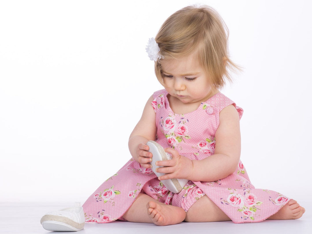 Schnittmuster Download – Mädchen Pinafore Kleid – Digitales PDF-Format – Komplette Anleitung – Rüschen-Design – Gefüttertes Oberteil – Baby- & Kleinkindgrößen – Einfacher Projektleitfaden – Druckbares Format – Mehrere Größen enthalten