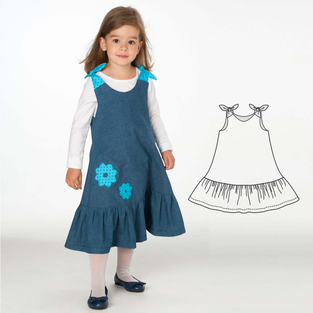 Patternforkids A-Linien Kleid Siena aus blauem Jeansstoff mit Rüschensaum und türkisen Blumenapplikationen an einem Mädchen
