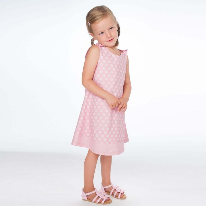 Patternforkids A-Linien Kleid Siena für Mädchen aus rosa Baumwollstoff mit weißem Blumenmuster und Saumblende