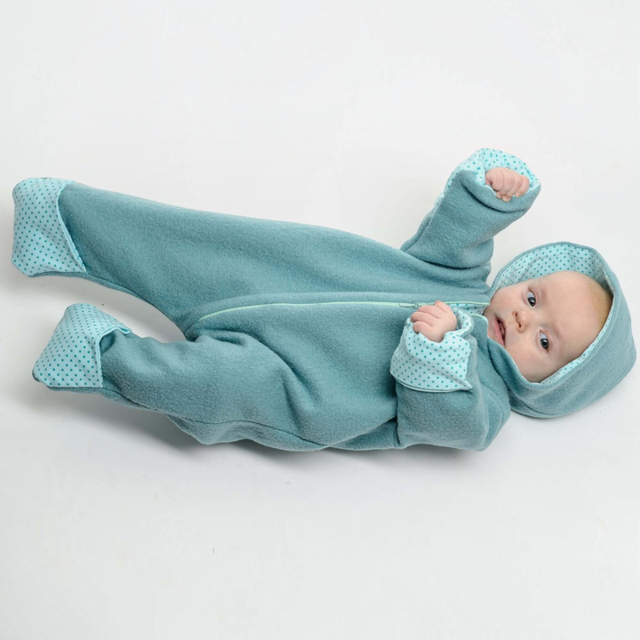 Patternforkids SOLE Baby-Kapuzenstrampler aus blauem Fleece mit gepunktetem Innenfutter und Reißverschluss