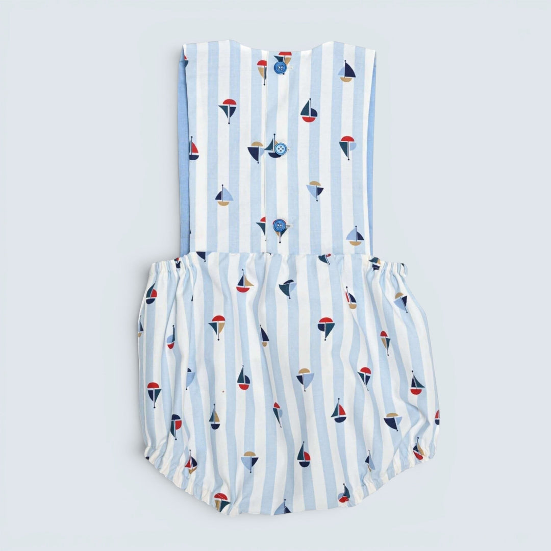 Patternforkids Baby Strampler MARCO als Bloomer mit blau-weißem Streifenmuster und kleinen Segelboot-Motiven