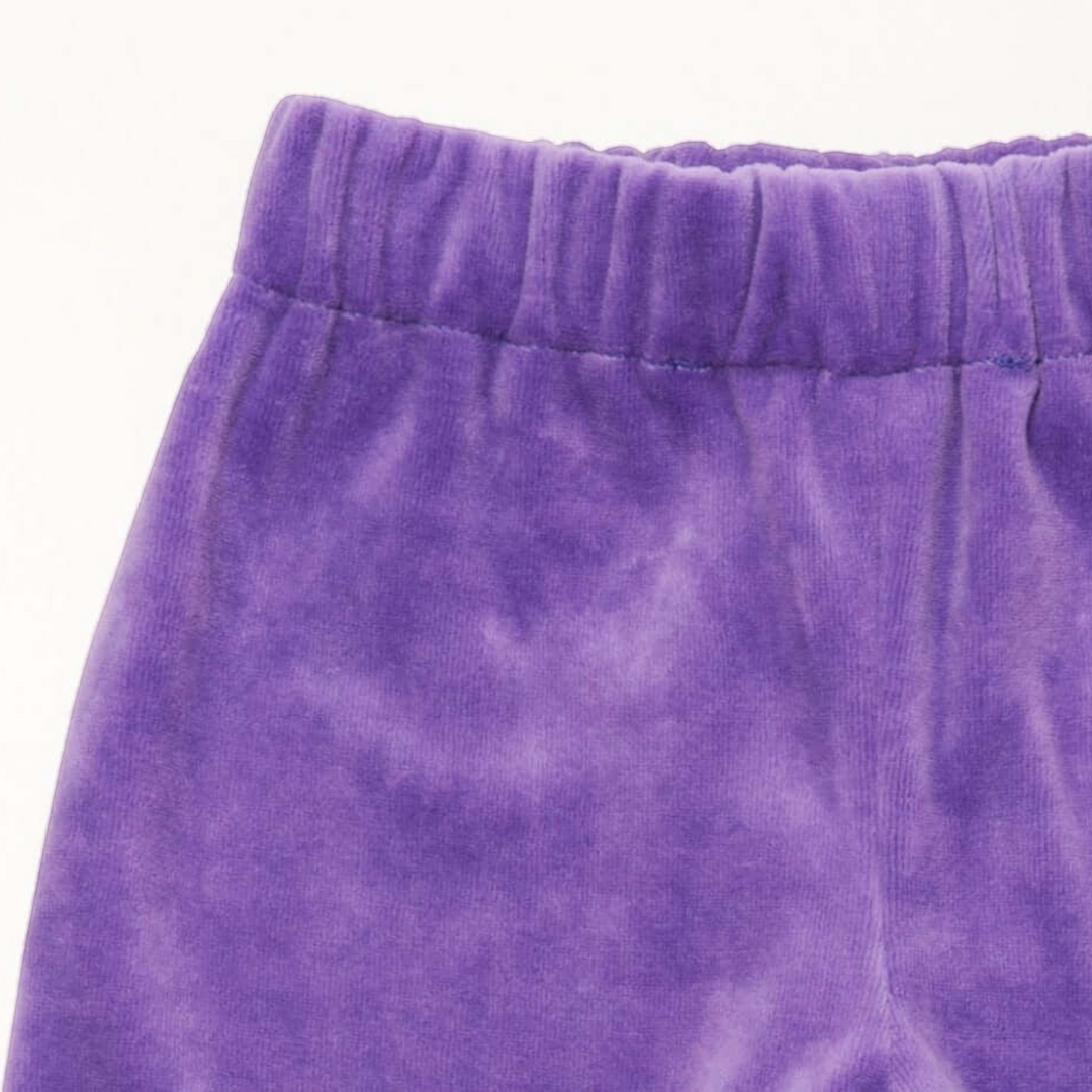 Patternforkids FIORETTO Baby Wendehose aus lilafarbenem weichem Stoff mit elastischem Bund als PDF Schnittmuster
