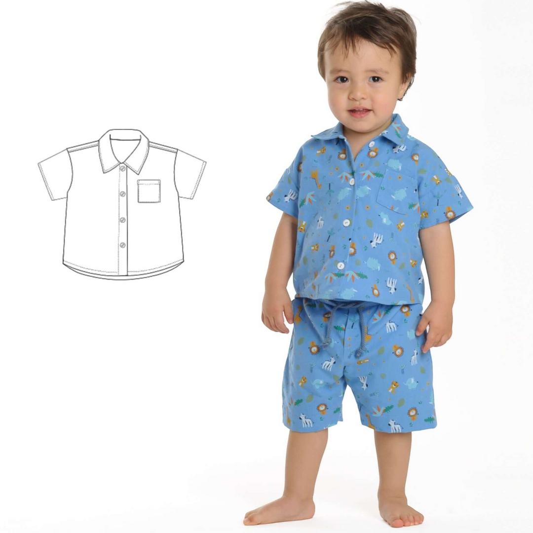 Patternforkids Schnittmuster TOM: Kleinkind trägt ein blaues Kurzarmhemd mit Tiermuster und passender Shorts.