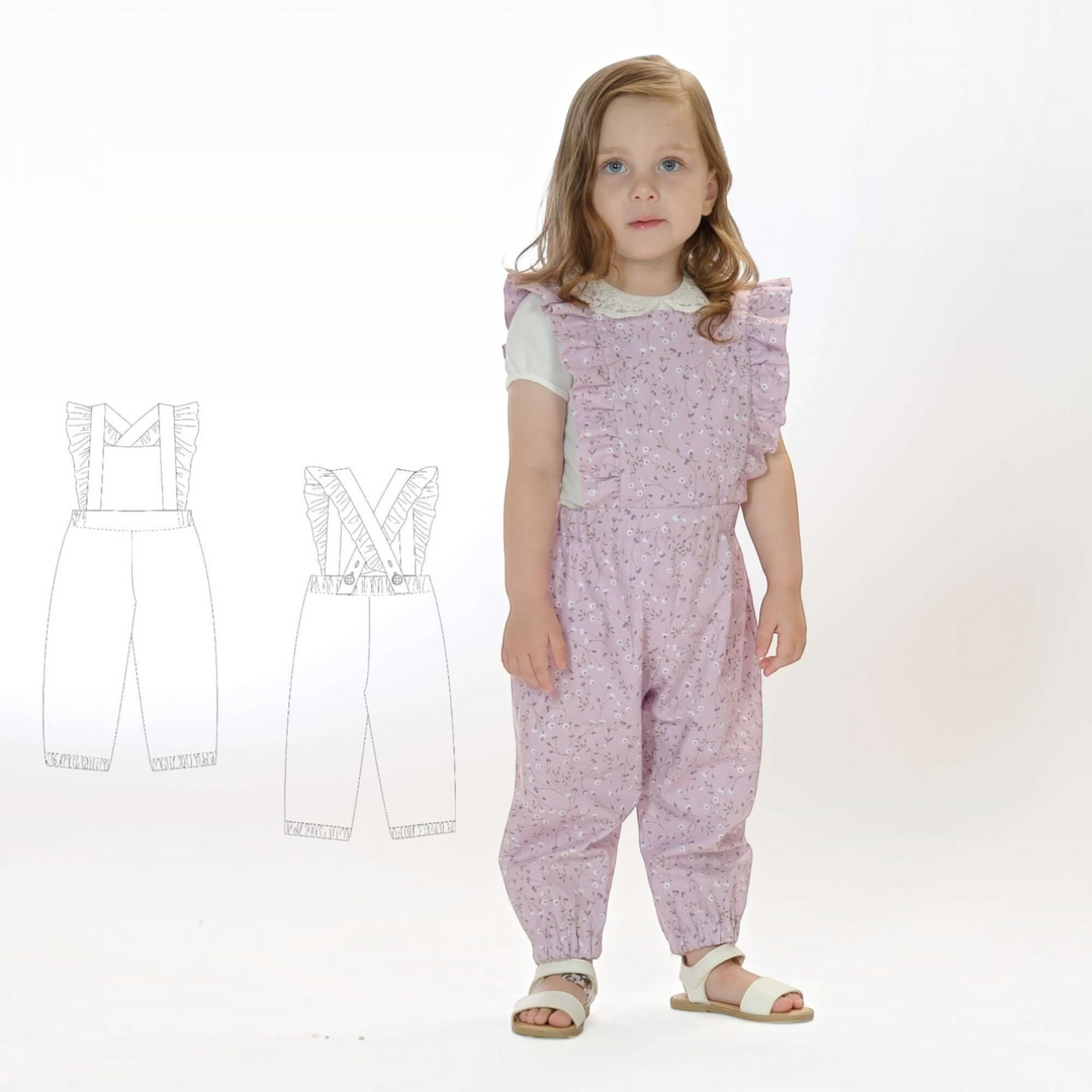 Patternforkids Latzhose DAISY Schnittmuster für Mädchen mit Rüschen und gekreuzten Trägern in zartem Blumenmuster