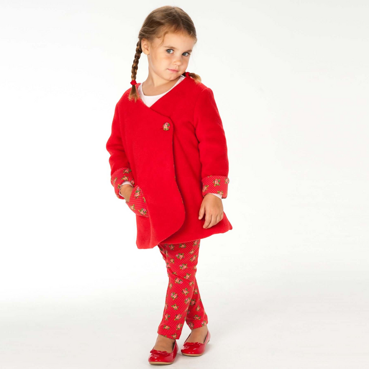 Patternforkids Schnittmuster Set LENA ENNA: Mädchen trägt rote Tunika und gemusterte Leggings aus weichem Stoff