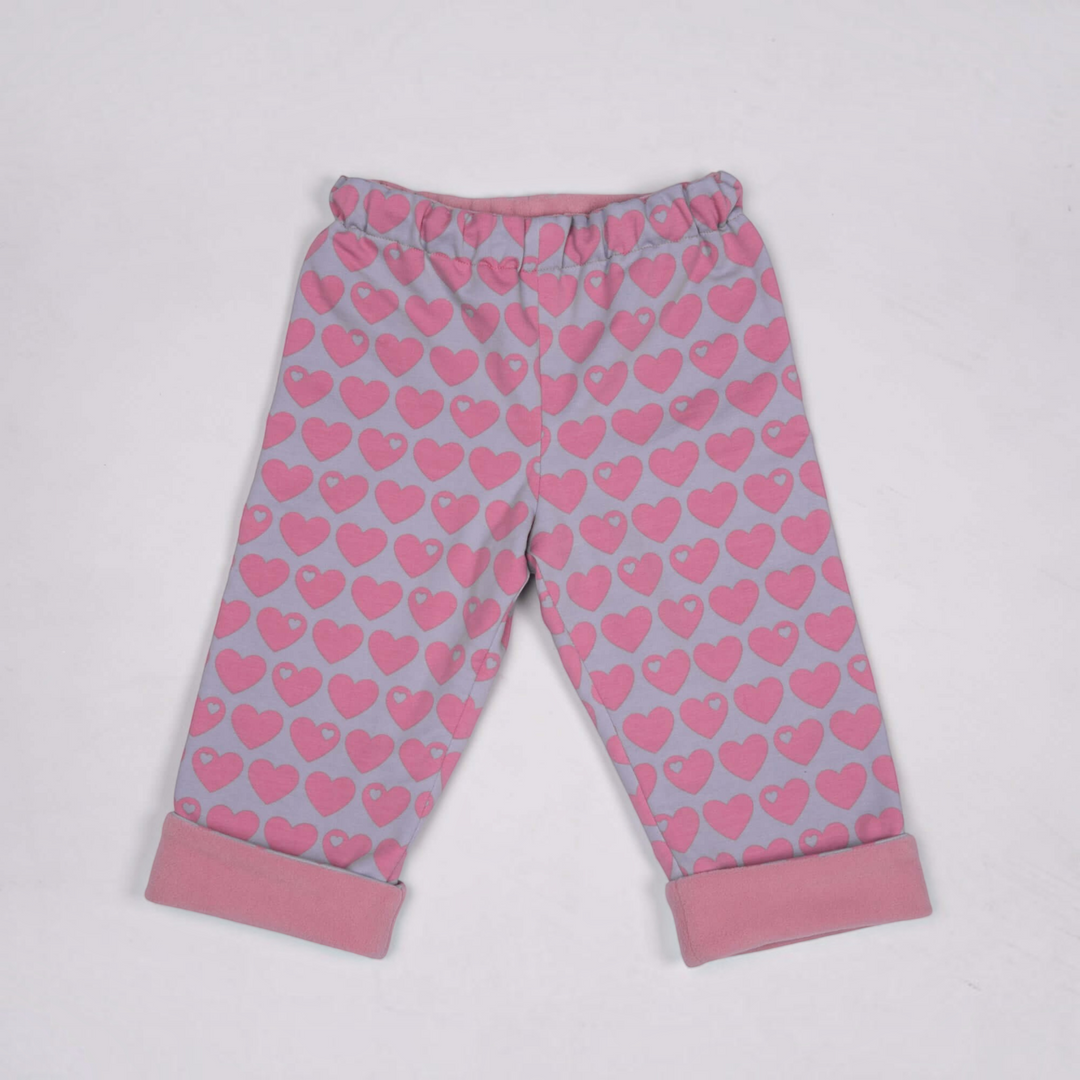 Patternforkids Wendehose FIOCCO mit rosa Herzmuster auf hellgrauem Stoff, gefütterte Kinderhose mit Gummibund