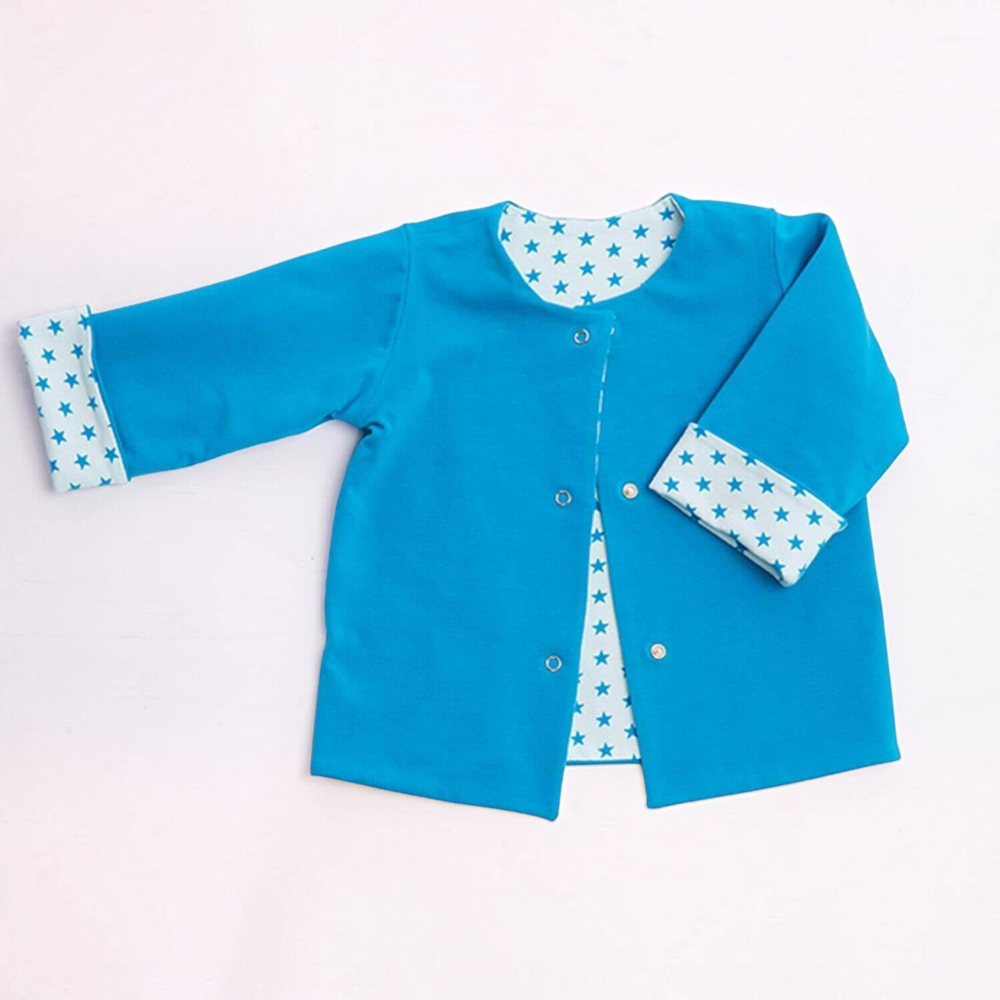 Patternforkids Wendejacke Flavio in Blau mit Sternenmuster-Futter und Umschlagbündchen als PDF-Schnittmuster