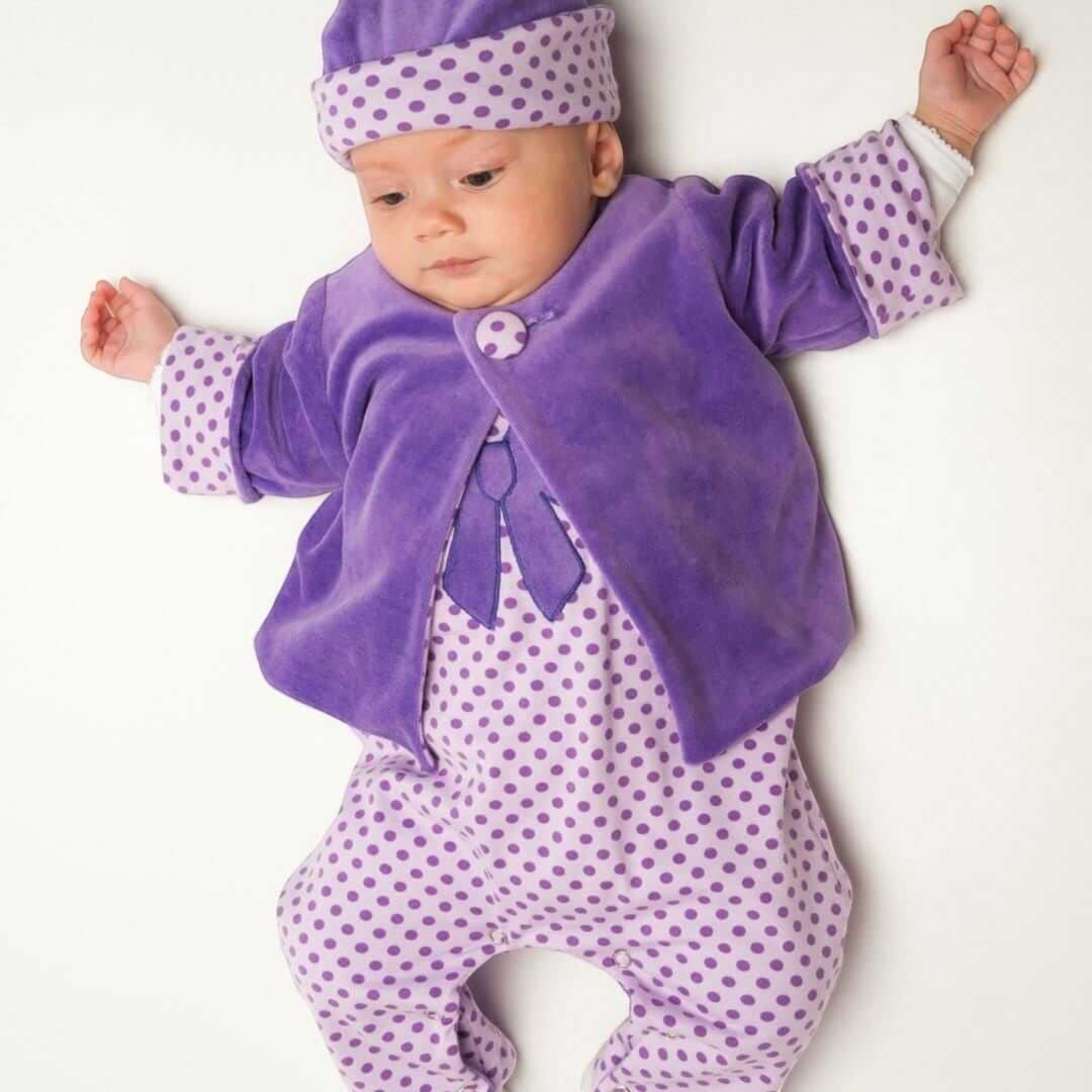 Baby Set pdf Schnittmuster PLINIO FILIPPA BUBU – Overall, Jacke & Mütze 56/62–92/98 in lila gepunktet.