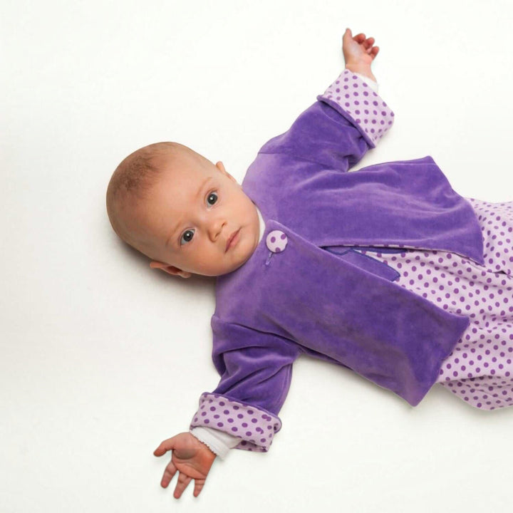 Baby Set pdf Schnittmuster PLINIO FILIPPA BUBU – Overall, Jacke & Mütze 56/62–92/98 in lila mit Punkten