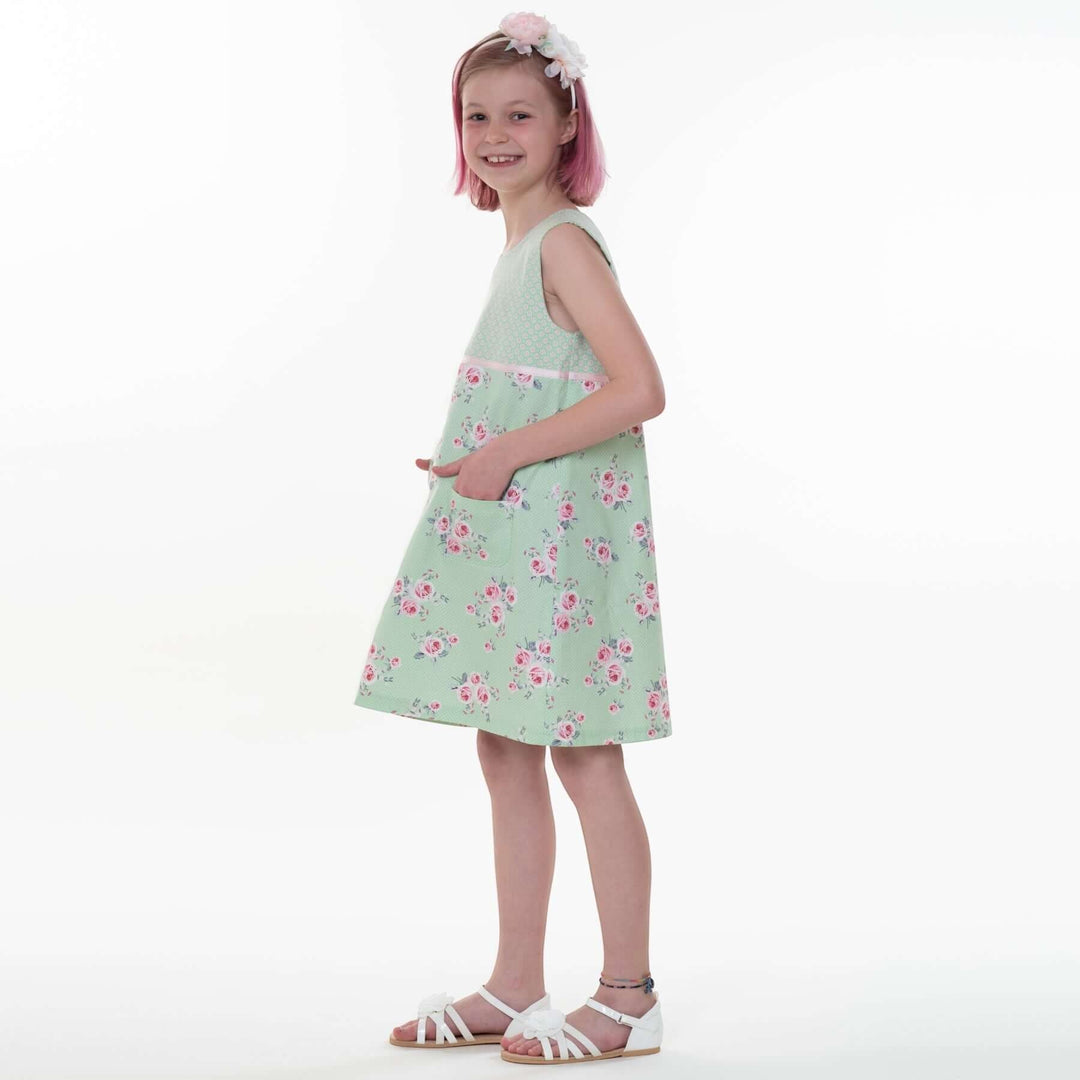 Mädchenkleid PDF Schnittmuster GEMMA – A-Linie mit Reißverschluss 92/98–152/158, ärmelloses Kinderkleid mit Blumenmuster.