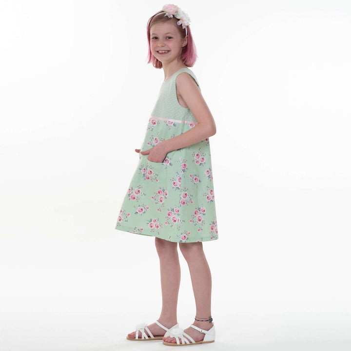 Mädchenkleid PDF Schnittmuster GEMMA – A-Linie mit Reißverschluss 92/98–152/158, ärmelloses Kinderkleid mit Blumenmuster.