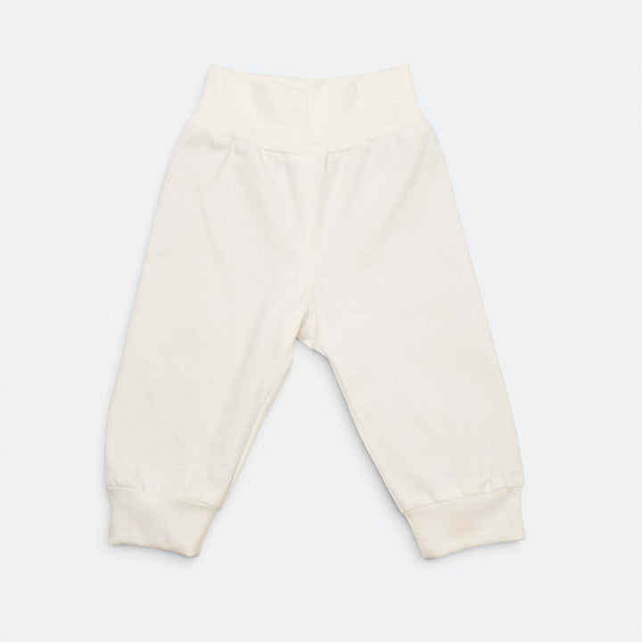 Baby Wendehose PDF Schnittmuster LUCCA – Jerseyhose mit Bündchen 62/68–98/104 in cremefarbenem Design.