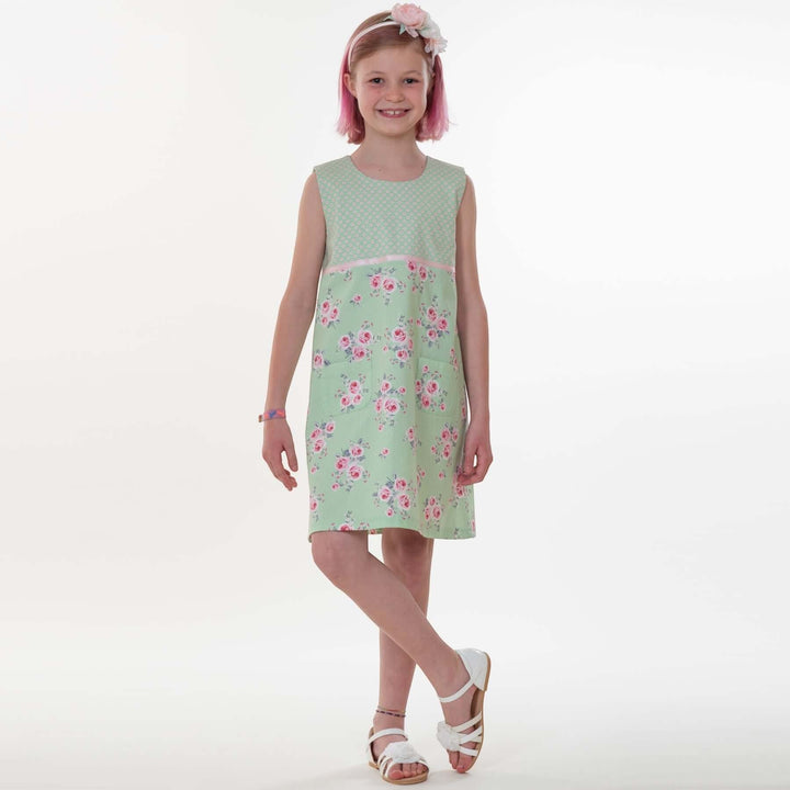 Mädchenkleid PDF Schnittmuster GEMMA – A-Linie mit Reißverschluss 92/98–152/158, ärmelloses Sommerkleid mit Blumenmuster.