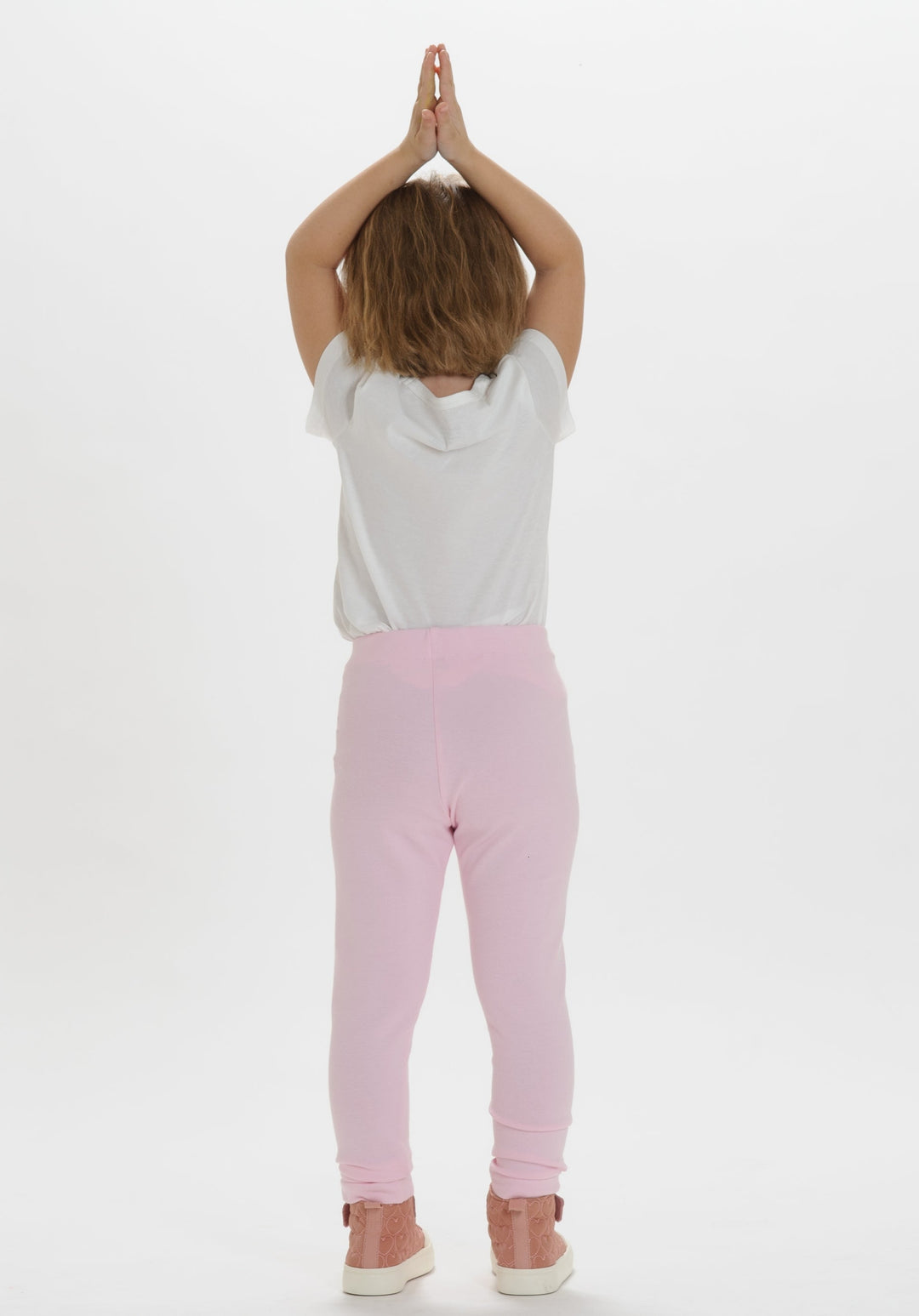 Schnittmuster Baby Kinder Leggings in rosa, hinten dargestellt, mit bequemem, elastischem Bund.