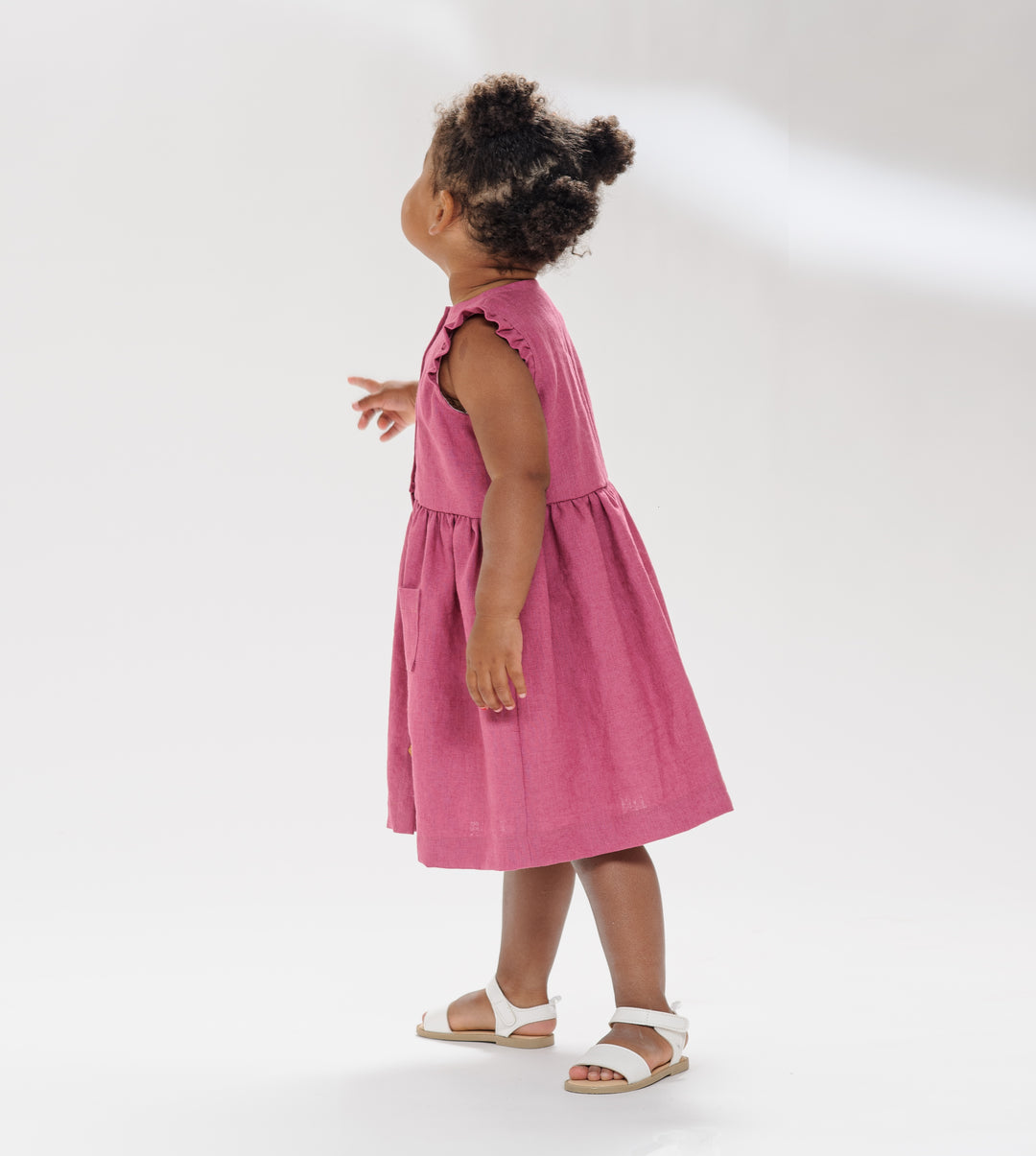 Schnittmuster Sommer Mädchenkleid MIMI in Pink, Langarm oder ärmellos, für Kinder von 6M bis 7J.