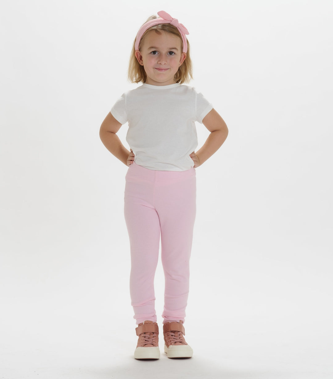 Schnittmuster Baby Kinder Leggings in rosa für Kinder, perfekt für den täglichen Gebrauch und einfach zu nähen.