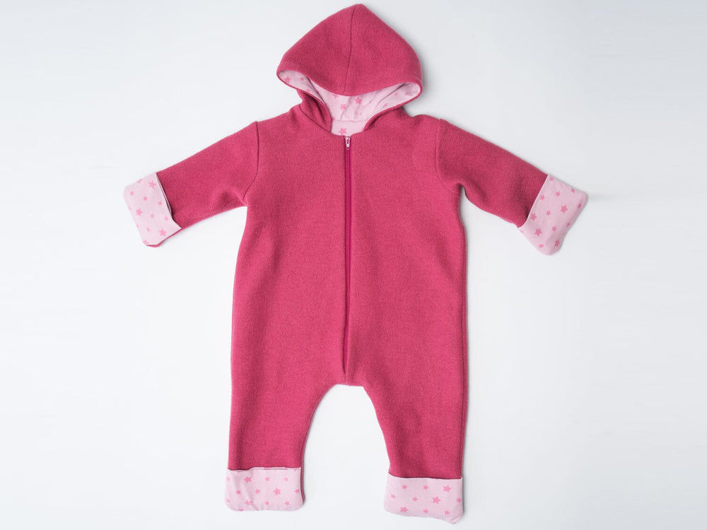 Digitales Nähmuster Baby Kleidung Design PDF Download Jumpsuit Kollektion Säuglingskleidung Nähprojekt Bundle Größenbereich Ein Monat bis Achtzehn Monate Reißverschluss Design Optionen Bündchen Variationen Komplette Anleitung Sofortiger Download Format