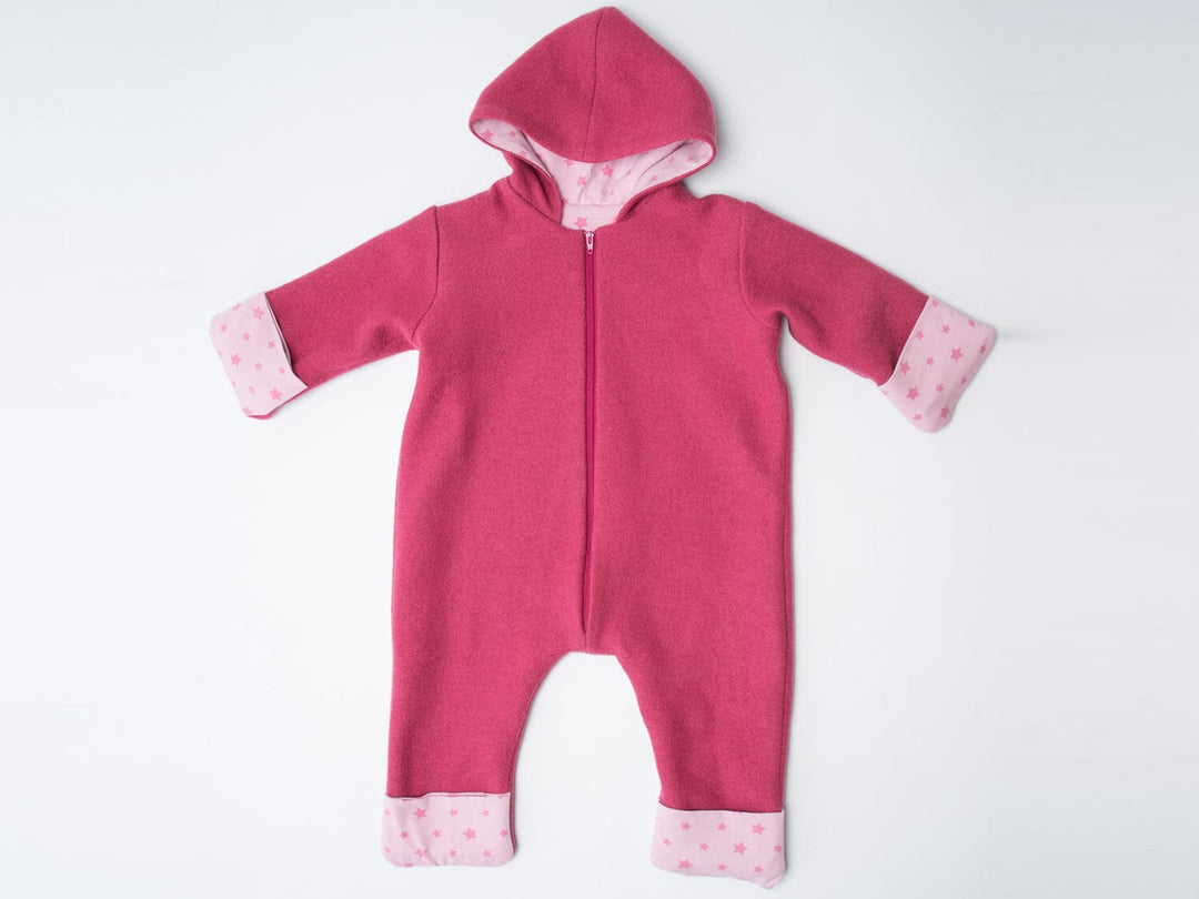 Digitales Nähmuster Baby Kleidung Design PDF Download Jumpsuit Kollektion Säuglingskleidung Nähprojekt Bundle Größenbereich Ein Monat bis Achtzehn Monate Reißverschluss Design Optionen Bündchen Variationen Komplette Anleitung Sofortiger Download Format